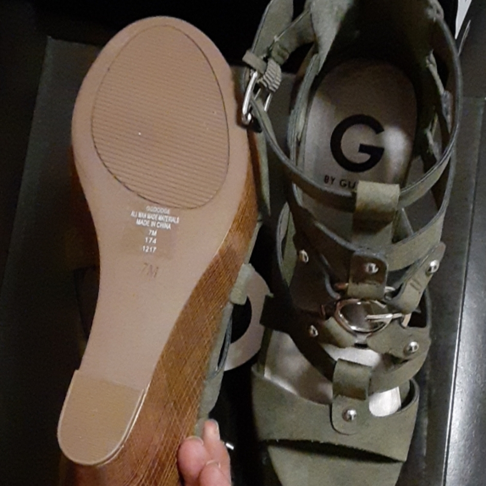 Shoes - Picture 3 of 4